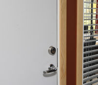 Dørbladet er utstyrt med en ekstra tetningslist